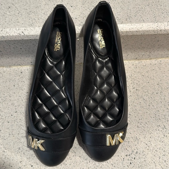 MICHAEL Michael Kors Womens Jilly Black Faux Leather Slip-On Ballet Flats - Picture 1 of 7